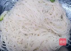 Illustration of how to make fried rice noodles with eggs 7
