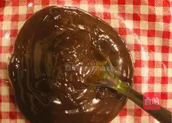 Illustration of how to make Christmas hat strawberry cup cake 3