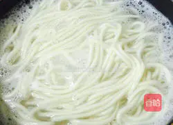 Illustration of how to make braised noodles with shrimps, ham, mushrooms and ham 14