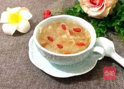 Illustration of how to make wolfberry and white fungus soup 6
