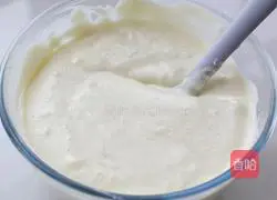 Illustration of how to make cream cake roll 6