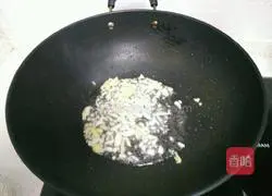 Illustration of how to stir-fry shredded pork with green pepper 8