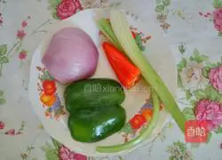 Illustration of how to make spicy chicken wings in dry pot 4