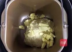 Illustration of how to make coconut milk toast 3