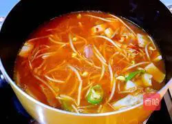 Illustration of how to make kimchi hot sauce soup 5