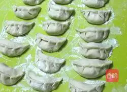 Illustration of how to make steamed mutton dumplings 14