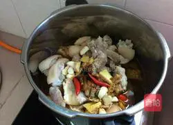 Illustration of Braised Pork Trotters and Chicken Feet 12