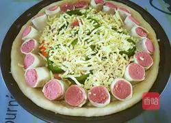 Illustration of how to make sausage and shrimp pizza 13