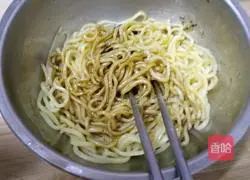 Illustration of how to make Hong Kong style noodles 5