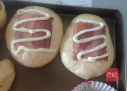 Illustration of how to make bacon bread 9