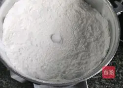 Illustration of how to make Shuiqiu cake (anqing specialty) 1