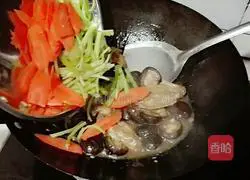 Illustration of braised chicken wings with mushrooms 11