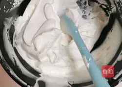 Illustration of how to make simple fruit birthday cake with mango and dragon fruit 3