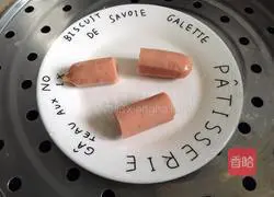 Illustration of how to make cute rabbit toast slices 2