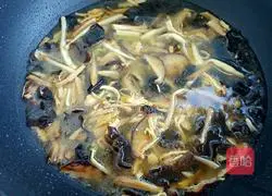 Illustration of how to make braised noodles with shredded chicken 9