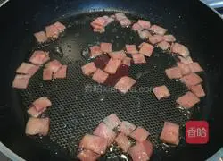 Illustration of how to make cheese and bacon rice balls 3