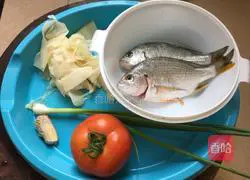 Illustration of how to make fish in sour soup 1