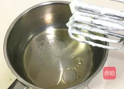 Illustration of how to make seaweed, sesame and meat floss cake 6