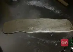 How to make scallion oil layer pancakes Illustration 8