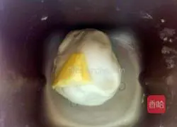 Illustration of how to make shrimp and bacon pizza 2