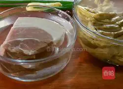Illustration of how to make tender bacon duck leg stew (pickled fresh) 2