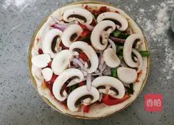 Illustration of how to make shrimp and mushroom pizza 8