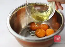 Illustration of how to make banana chiffon 3