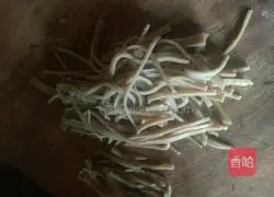 Illustration of how to make dried sauerkraut mixed with noodles 8