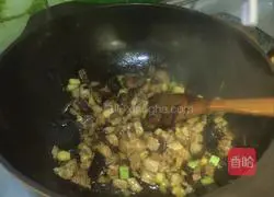 Illustration of how to make fragrant braised pork rice 6