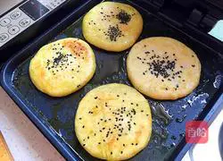Illustration of how to make hot black sesame pancakes 6