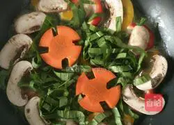 Egg and vegetable low-fat pizza recipe 3