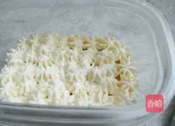 Illustration of how to make strawberry cake box 16