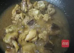 Illustration of how to make red and green braised chicken legs 5