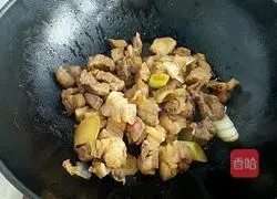 Illustration of how to make beef stew with tomatoes and potatoes 6