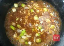 Stir-fried diced chicken in sauce.Recipe 9