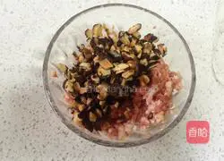 Illustration of how to make vegetable spring rolls 2