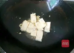 Illustration of how to roll white amaranth and tofu with double eggs 3