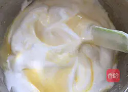 Illustration of how to make chiffon cake rolls 7