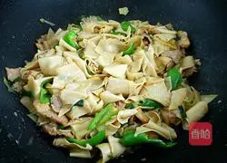 Illustration of how to make hot pepper dried tofu 8