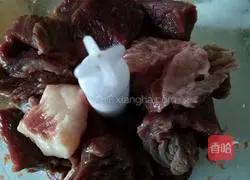 Illustration of how to make donkey meat and celery steamed dumplings 3