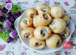 Illustration of how to stuff pork with braised oil and gluten 1