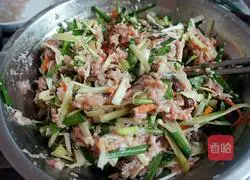 Illustration of how to make three fresh spring rolls 5