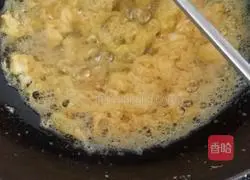 Illustration of how to make braised noodles with leeks and eggs 5