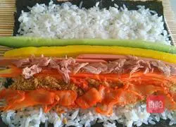 Illustration of how to make tuna, spicy cabbage and kimbap 8