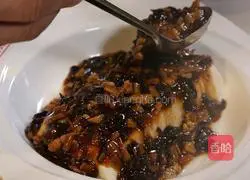 Illustration of how to make braised tofu with yellow flower fungus and diced meat 13