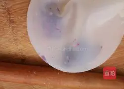 Illustration of how to make a full moon with flowers 3