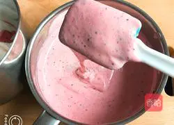 Illustration of how to make dragon fruit chiffon cake 13