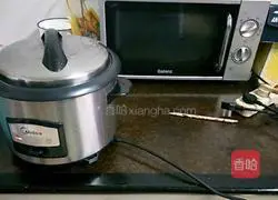 Illustration of how to cook glutinous rice and pumpkin meat 4