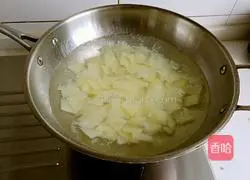 Illustration of how to make spicy griddle potato slices 6