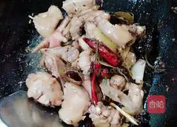 Illustration of Braised Chicken with Mushrooms 3